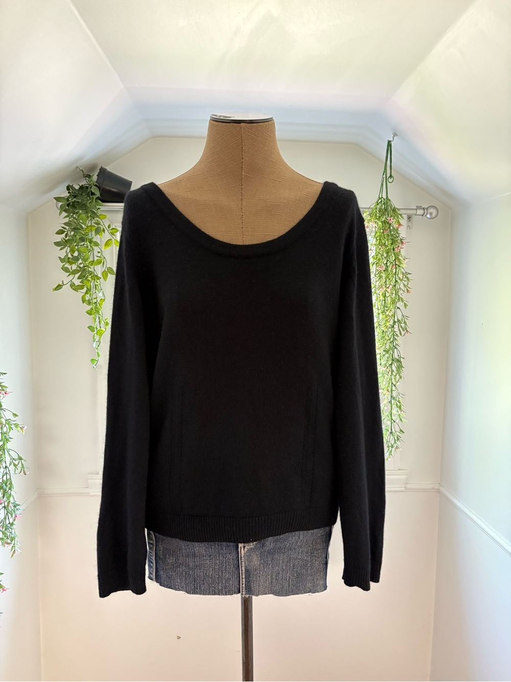 H&M Black Open-Back Sweater with Cream Tie - Picture 3 of 5